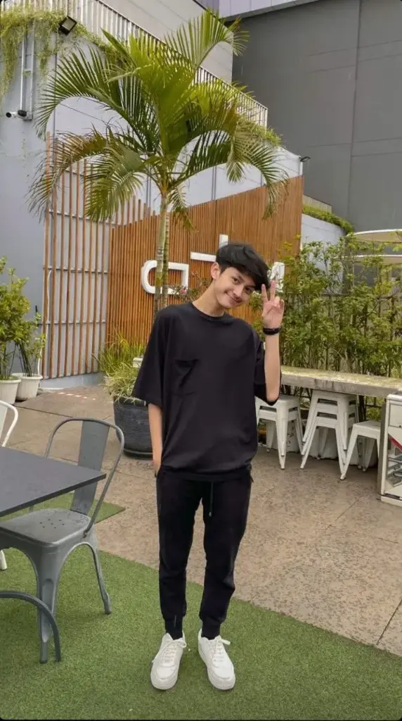 Monochrome Moves Set